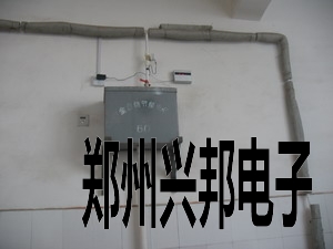 溝槽式廁所節(jié)水器在鄭州二七區(qū)長(zhǎng)江東路小學(xué)安裝現(xiàn)場(chǎng)